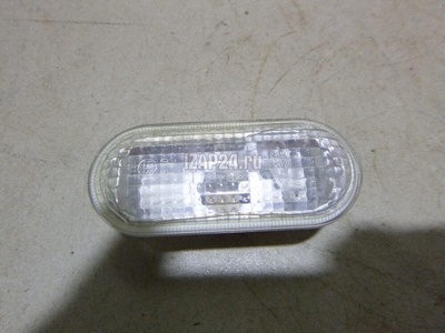 4M5A13K309AA Повторитель на крыло белый Ford Focus II (2005 - 2008)