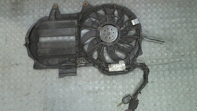 8E0121205AA Вентилятор радиатора Audi A4 (B6) 2000-2004 2004