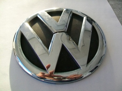 Значек логотип эмблема 2k5853630 volkswagen t5 caddy
