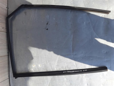 EG2172605C Уплотнитель стекла задней правой двери Mazda CX 7 2007-2012 2010