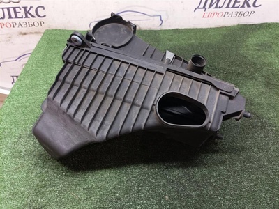 7L0129607C корпус воздушного фильтра VW Touareg 2002-2010 2005