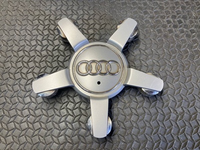 4L0601165D Колпачок литого диска Audi Q7 4L 2012