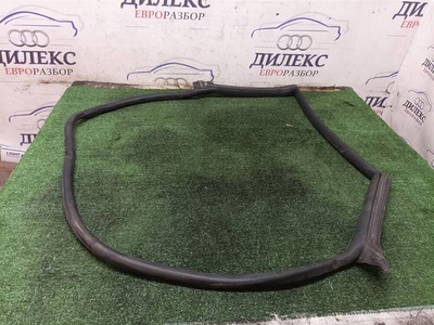 8T8833707C уплотнитель двери Audi A5 /S5 Coupe/Sportback 2008> 2010