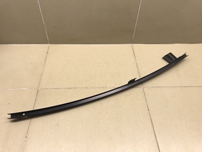 5M083940703C Направляющая стекла двери VW Golf V Plus 2005-2014