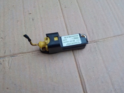 8D0959643B датчик ударный audi a4 b5