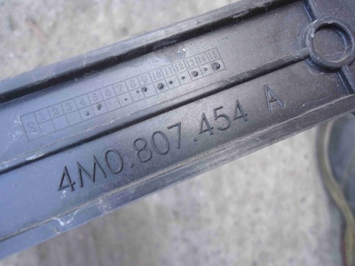 4M0807454A Кронштейн крепления бампера заднего Audi Q7 2018