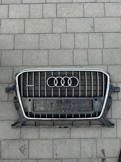 8R0853651RQ5 audi q5 8r 12 - 16 решетка радиатора оригинал