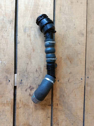 144607512R труба шланг провода интеркулера duster ii 1.5 dci