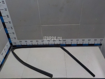 803307962R Уплотнитель стекла двери Renault Duster II 2021