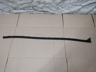 4G0837718 Уплотнитель двери передней правой Audi A6 C7 2011