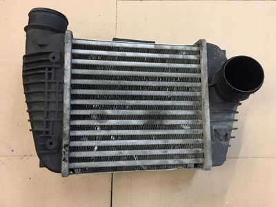 4F0145806T a6 c6 2.7 3.0 tdi интеркулер правая
