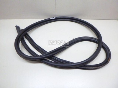 908305196R Уплотнитель багажника Renault Sandero 2014