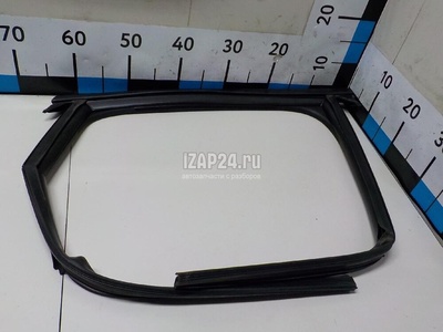 83A839440 Уплотнитель стекла двери VAG Q3 (F3) 2018