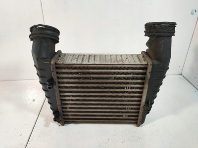 8D0145805D audi a4 passat интеркулер турбина 1 , 8 т