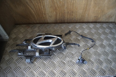 Камера значек hyundai santafe iv рестайлинг 99250 - s1600