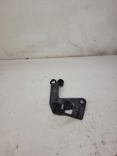 8W0145896C крепление насосы радиатора audi a4 b9 a5 8w