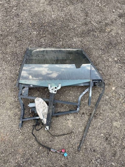 4B0839397B Стекло двери задней левой Audi A6 C5 (S6,RS6) 2000