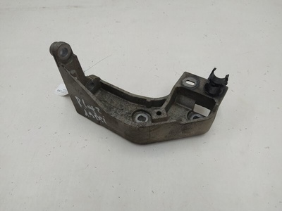 8200157461 Кронштейн прочий Renault Laguna II (2000-2007) 2003