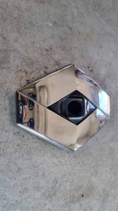 908895195R значек логотип эмблема под камеру камера renault