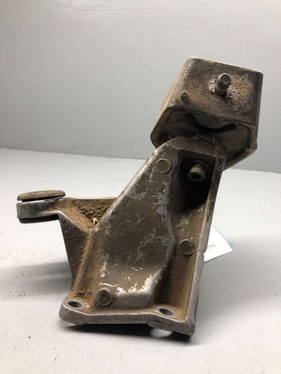 4A0399114F Кронштейн КПП Audi A6 C4 (S6,RS6) 1994
