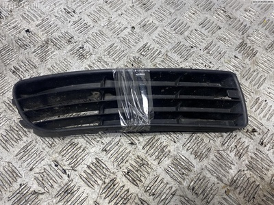 8D0807346 Решетка (заглушка) в бампер Перед. Прав. Audi A4 B5 (1994-2001) 1996