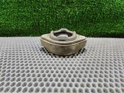 8D0399151J Подушка крепления кпп Volkswagen Passat B5 2002