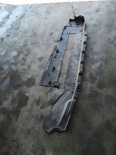 Крышка шасси audi a4 b6 правый 8e0825208c