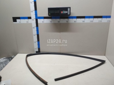 72275SMGE01 Уплотнитель стекла двери Honda Civic 5D (2006 - 2012)