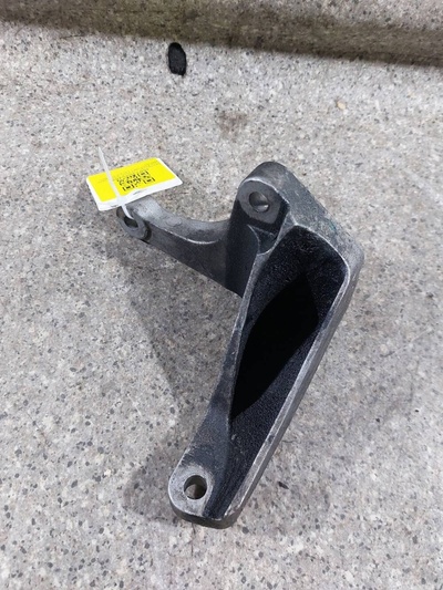 8V416P093BA Кронштейн Кпп 6МКПП , полный привод. Ford Kuga 2011 8V41-6P093-BA