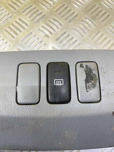 153982 Кнопка обогрева заднего стекла Toyota Hilux (2005-2015) Пикап 2008
