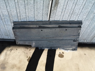 Крышка шасси левая audi a4 b8 8k0825207c