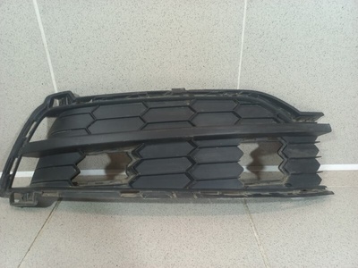 57A8073689B9 Решетка в бампер правая Skoda Karoq