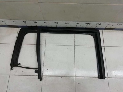 7701475186 Уплотнитель стекла двери RENAULT Megane II 2002-2009