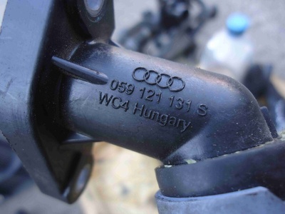 059121737aj Патрубок (трубопровод, шланг) Audi Q7 4M (2015—2020) 2015 , 059121057q