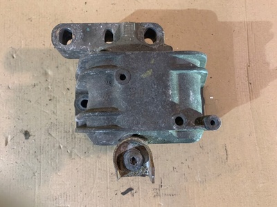 1K0199262 лапа подушка двигателя 3c0199555 volkswagen passat b6