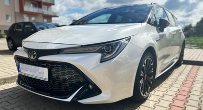 Toyota corolla универсал гр спорт 1 , 8 гибрид