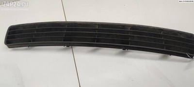 8D0807683 Решетка (заглушка) в бампер Перед. Audi A4 B5 (1994-2001) 1996