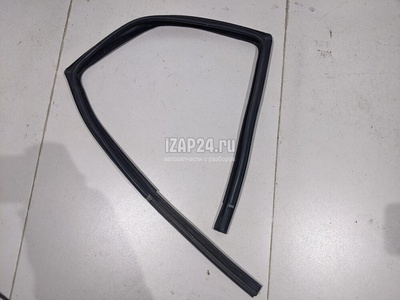 823300034R Уплотнитель стекла двери Renault Duster 2012