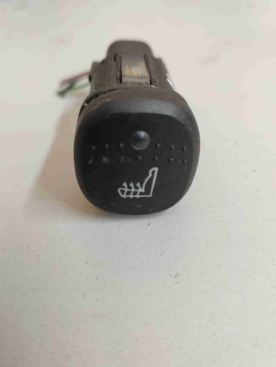 98AG19K314BA Кнопка подогрева сидений Ford Focus 2001