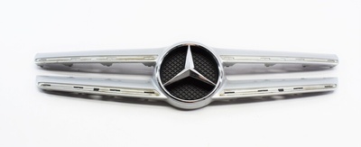 A1568880260 мерседес gla w156 решетка радиатора бампера оригинал вся !