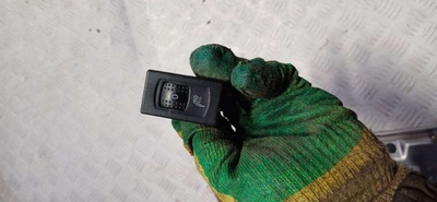 3b0963563c КНОПКА ПОДОГРЕВА СИДЕНИЙ Volkswagen Passat B5 2003