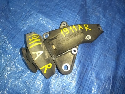 8D0399151J подушка двигателя AUDI A6 4B2