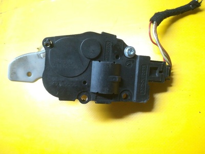 K9749005 Моторчик заслонки печки Audi A4 B8/8K (2007-2011) 2009