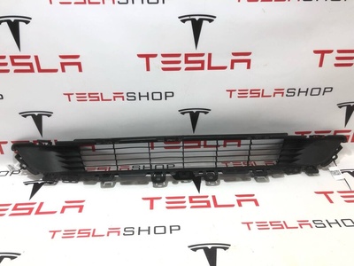 149375900A Заглушка (решетка) в бампер нижняя Tesla Model Y 2021 1493759-00-A