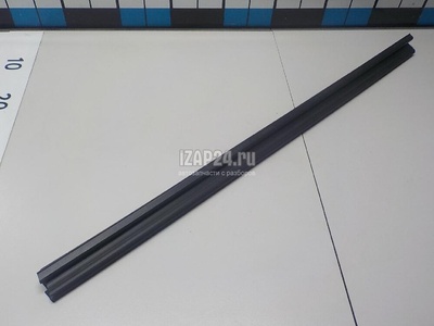 803305037R Уплотнитель (внутри) Renault Duster II 2021