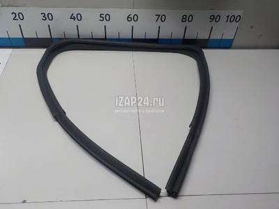 823307873R Уплотнитель стекла двери Renault Duster II 2021
