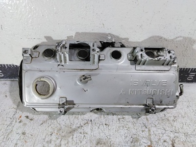 MN137477 Крышка клапанная Mitsubishi Outlander 1 CU0W 2003-2006