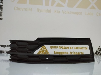 5E3807681 Решетка противотуманной фары Skoda Octavia A8 NN3 2019-2022