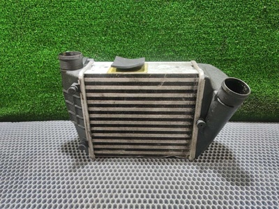 8E0145806L Интеркулер Audi A4 B7 2005 8E0 145 806 L