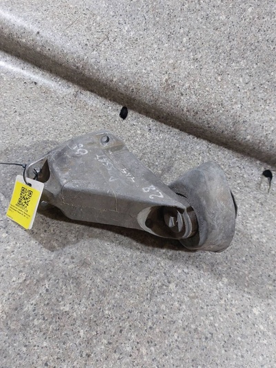 8D0399113AG Кронштейн Кпп полный привод. Audi A4 B5 1997